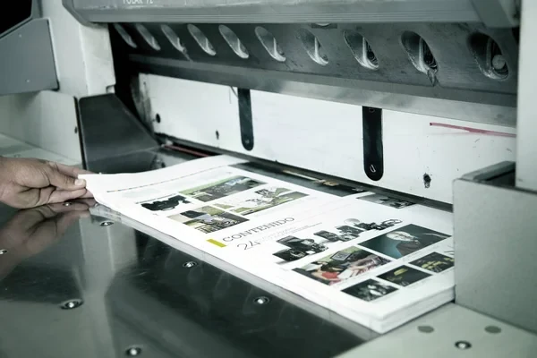 Cuál es la diferencia entre gramaje y grosor del papel