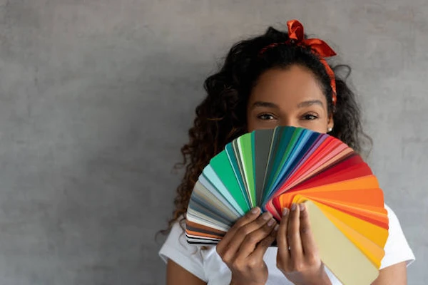 Muestrario de paleta de colores CMYK con escalas cromáticas para control de cuatricromía